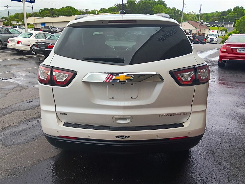 2016 Chevrolet Traverse LT photo